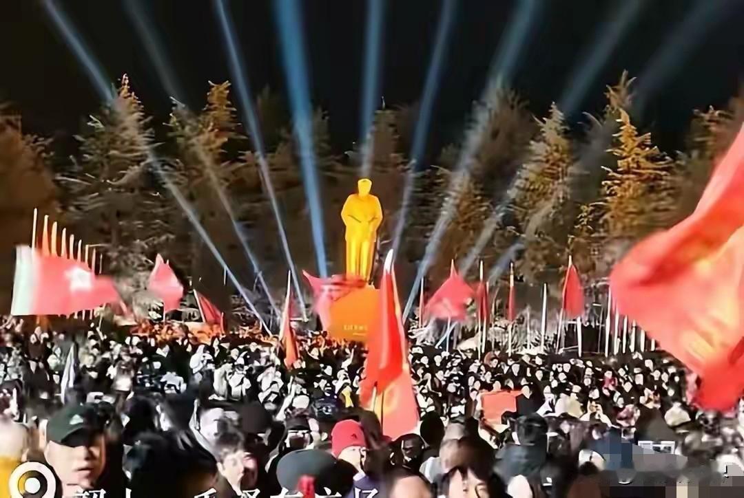 东方红，太阳升，韶山升起了伟人毛泽东。
近年来，全国各地到韶山纪念、缅怀开国领袖