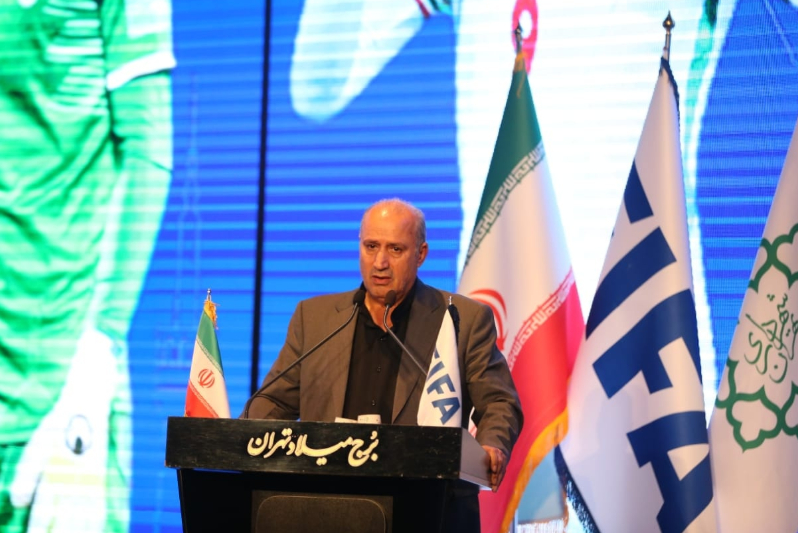 《卫报》报道，由于门票和赞助已经确定，国际足联不愿伊朗世界杯比赛移师墨西哥。尽管