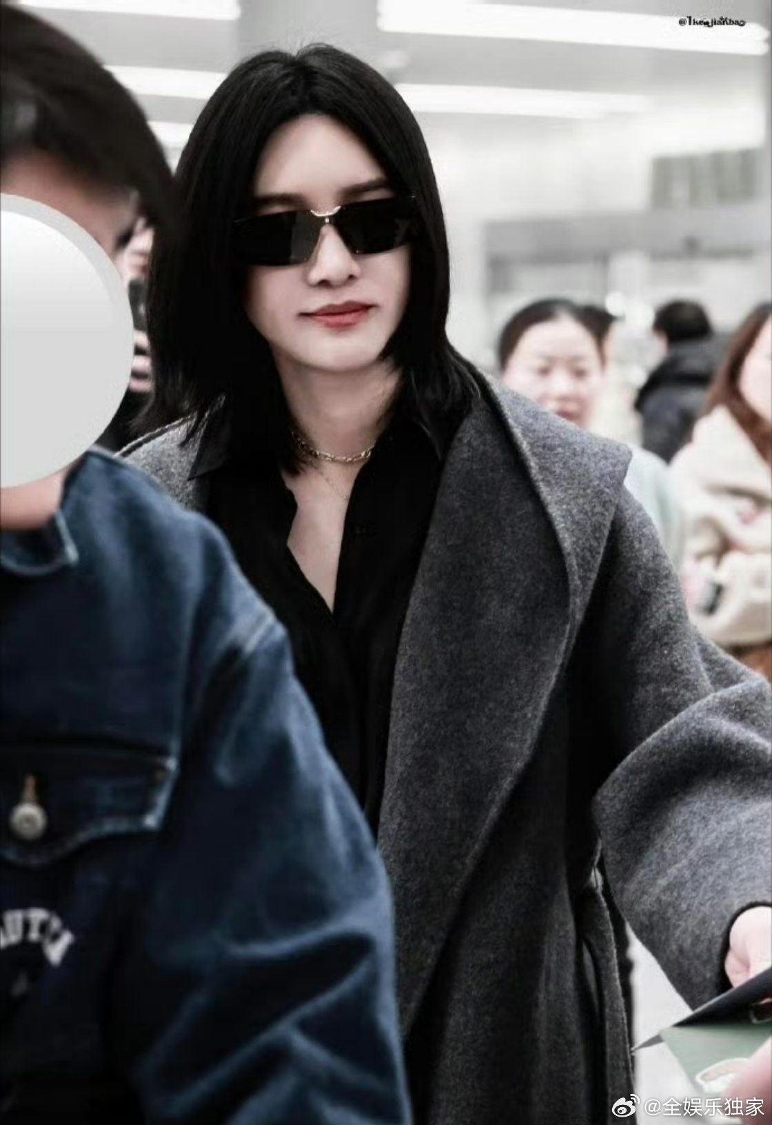 将专业、时尚与母性的温柔完美结合，独一无二的尚雯婕。尚雯婕高知妈咪上班了合伙人