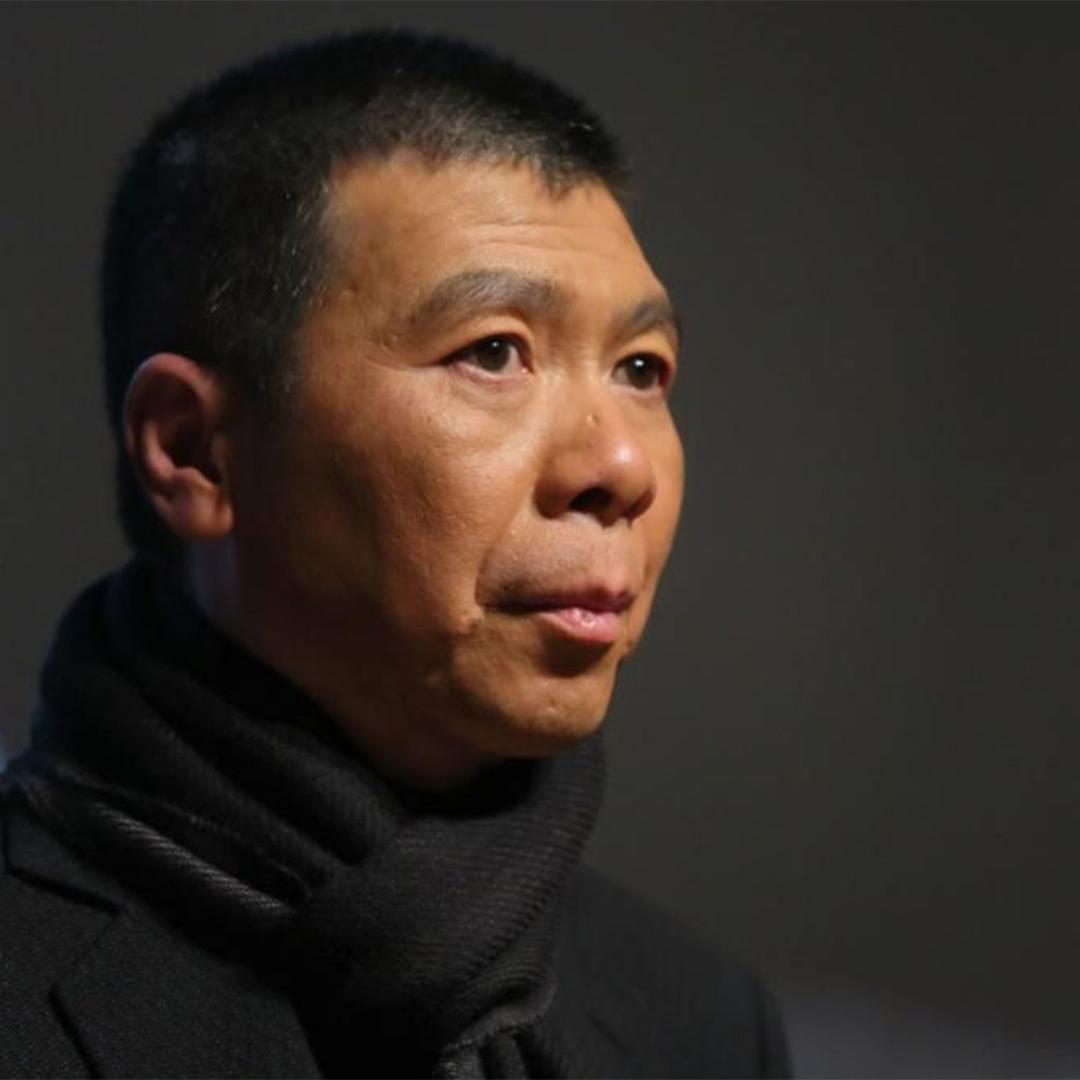 导演冯小刚说，我的酒量啊，也就三两，多一点就迷糊，可是还能喝，有一次朋友聚会，喝