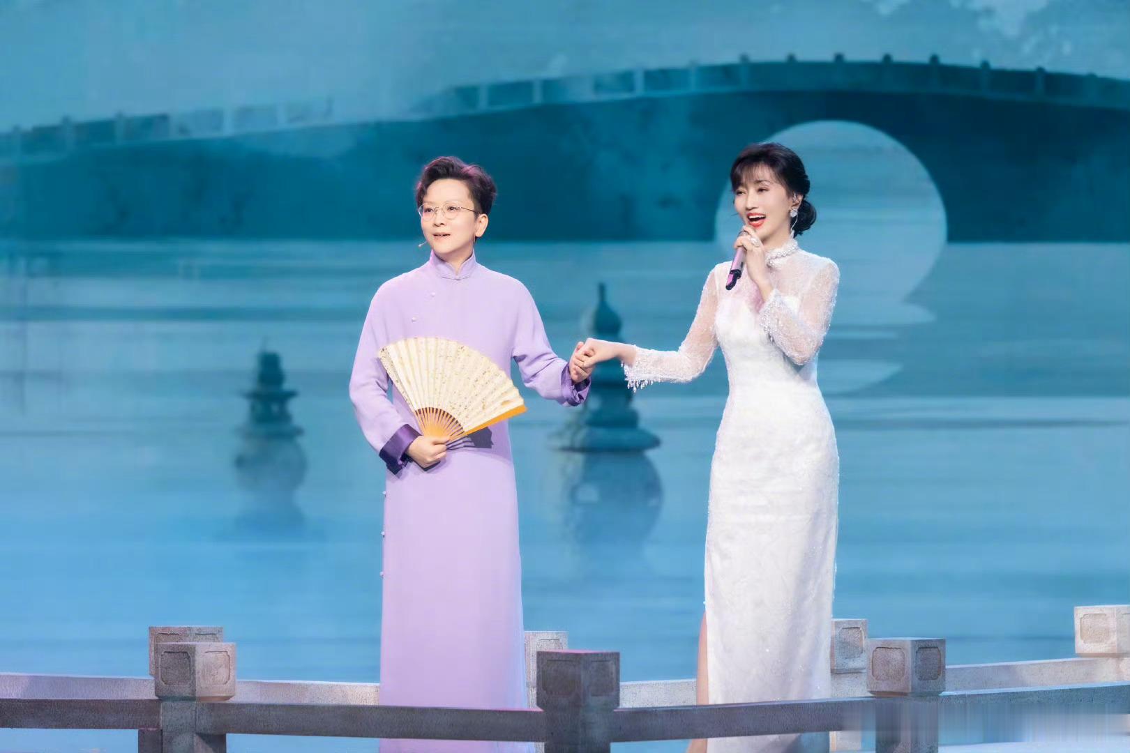 赵雅芝隔空回应沈腾  沈腾春晚cue赵雅芝，芝姐可爱回应“别修仙，租我房”，谈及