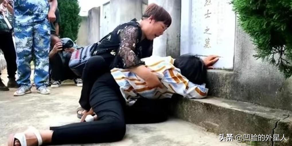 1984年接到新婚丈夫牺牲在老山战场噩耗时，谢玉花毫不犹豫改嫁大伯哥。被停发烈士