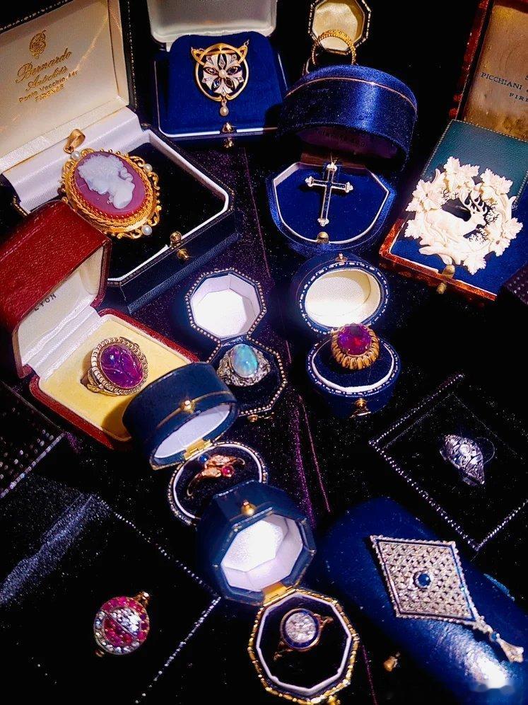 珠宝潮玩古董珠宝 gh_66c53d495417 正在直播：周四云逛摊，看看店主