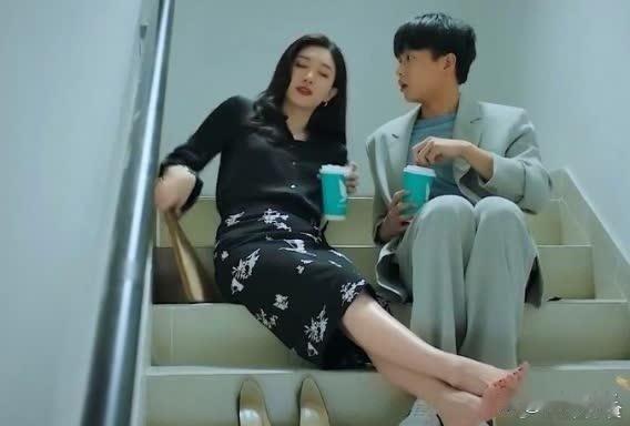 江疏影的美，把彭昱畅迷晕了吧！ 