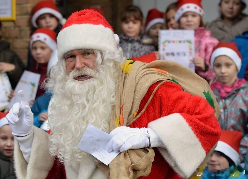 【摧毁童年！苏格兰教师课堂告知学生“圣诞老人不存在” 引发市议会关注】 每到寒冬