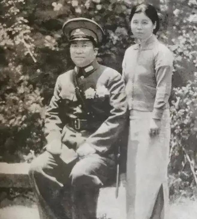 1958年，爱国将领杨虎城的女儿杨拯陆在筹备婚礼期间离奇失踪，几日后，她的尸体出