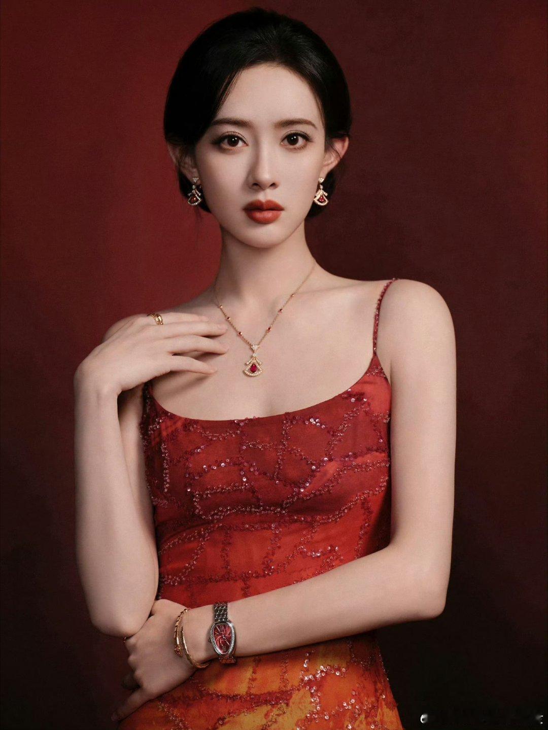 宝格丽新大片：杨紫、陈昊宇、孟子义！宝格丽一下收齐3位女演员，排面拉满了！你喜欢