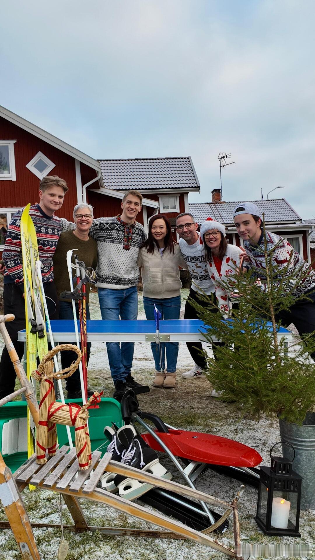 安东·卡尔伯格：祝大家圣诞快乐，温暖幸福 ✨❄️来自瑞典的圣诞祝福 🇸🇪🎄