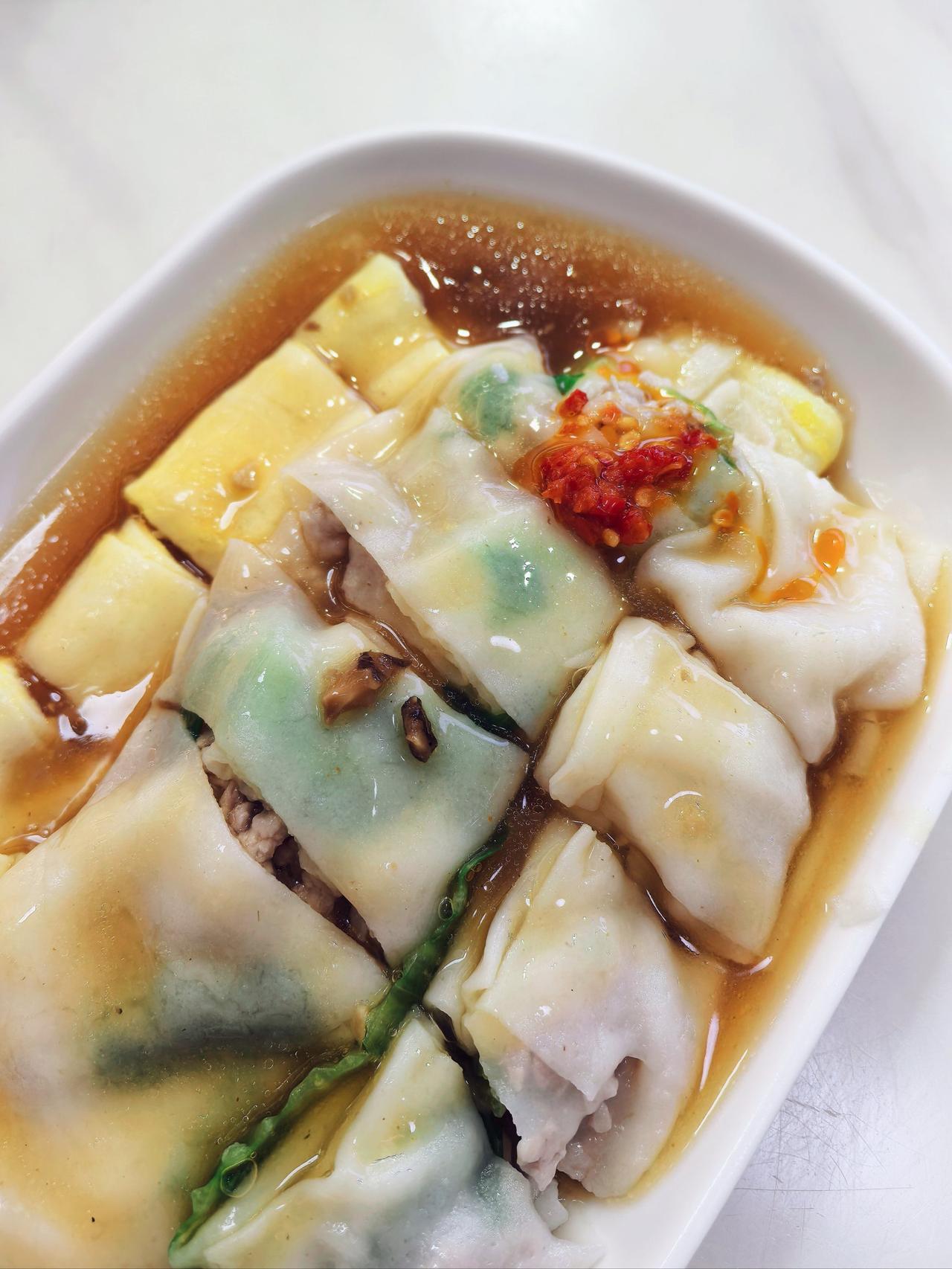 共享美食（肠粉的延伸）
（中年看世界第7天）

在深圳的日子
吃了几次肠粉

归