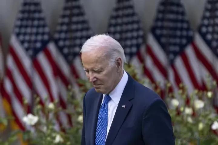 坚决不能买美债！
美债很可能是压死骆驼的那根稻草，如果我们这次从了，那就让美国有