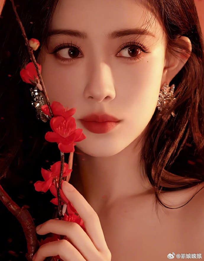 【女星赏梅照盘点，谁的容貌惊艳了你？】一帧帧定格的瞬间，让她比红梅更夺目。孙俪.