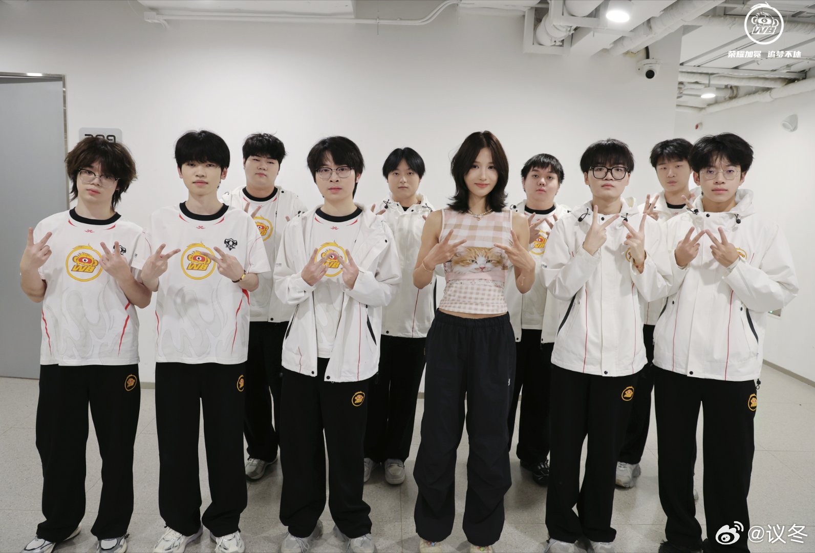 邵雨琪化身WB应援官 排面拉满！田径少女邵雨琪惊喜助阵北京WB，解锁全新身份专属