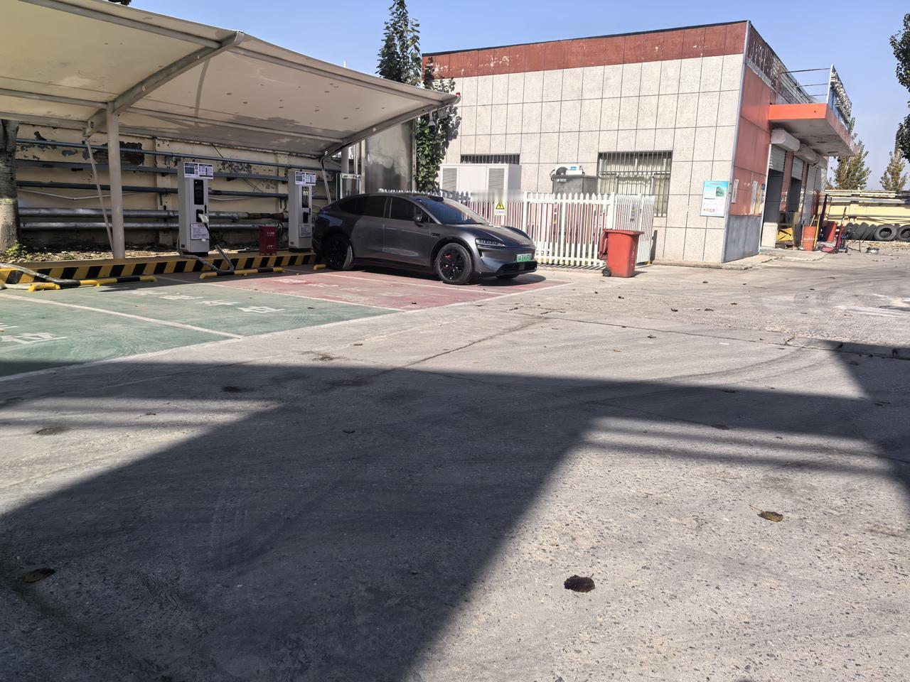 今天开着智界R7跑了1000多公里，从北京到九华山。早上7:30出发，到安徽定远