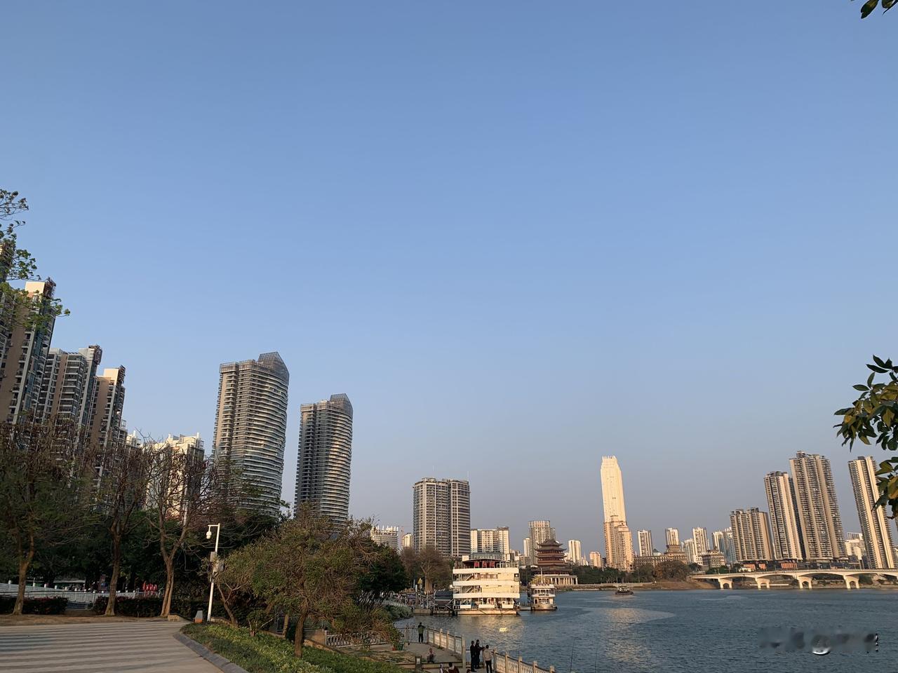 好的作品都是用大白话写岀来的，而不是什么抽象的，故弄玄虚的、更不是意识流的……