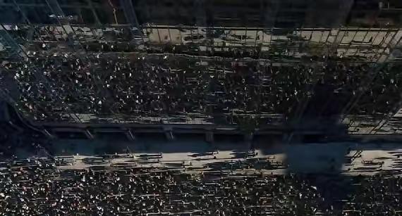 最近美国那边事有点多。
先是超级暴风雪横扫，两亿多人受影响，电网快撑不住了，很多