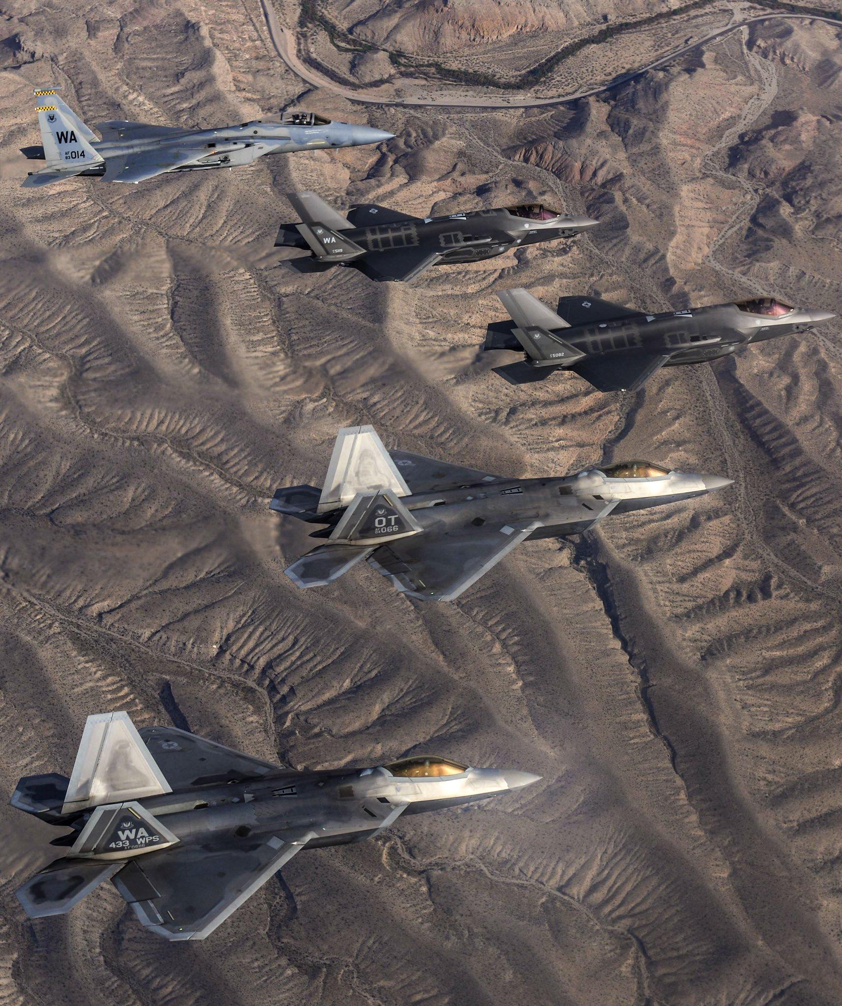 F-15C与F-35、F-22同框 ​​​