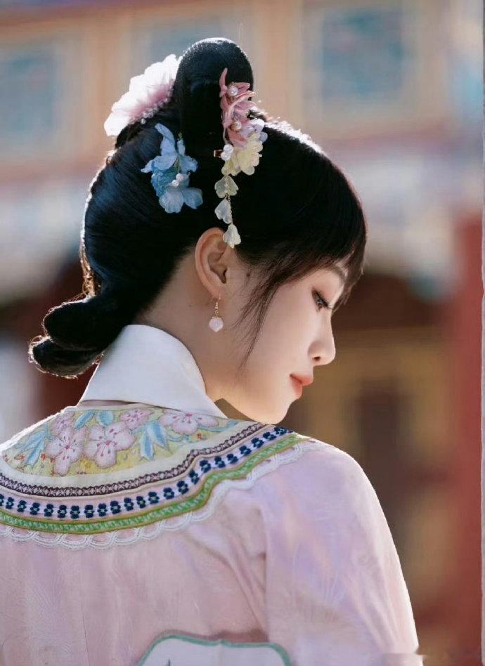 如果浣碧是被当做二小姐养，差不多就是这样的吧 ​ ​​​