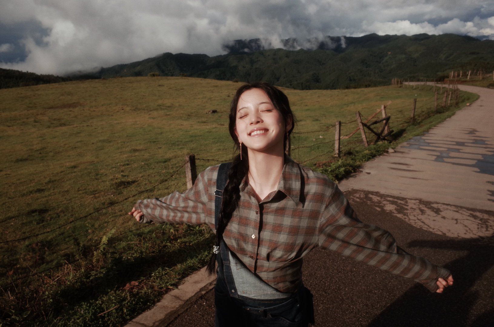 欧阳娜娜牧场少女欧阳娜娜云南随拍   被欧阳娜娜美到简直就像呼吸一样简单！云南随