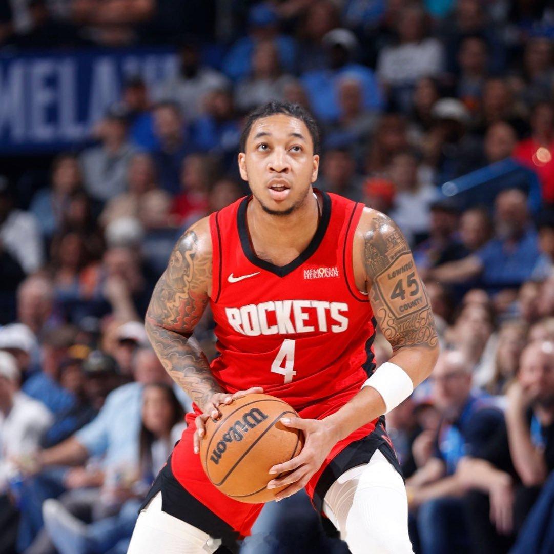 戴维森在上场的18分钟里，火箭队净胜雷霆16分。全场比赛，得到8分（投篮5中3）