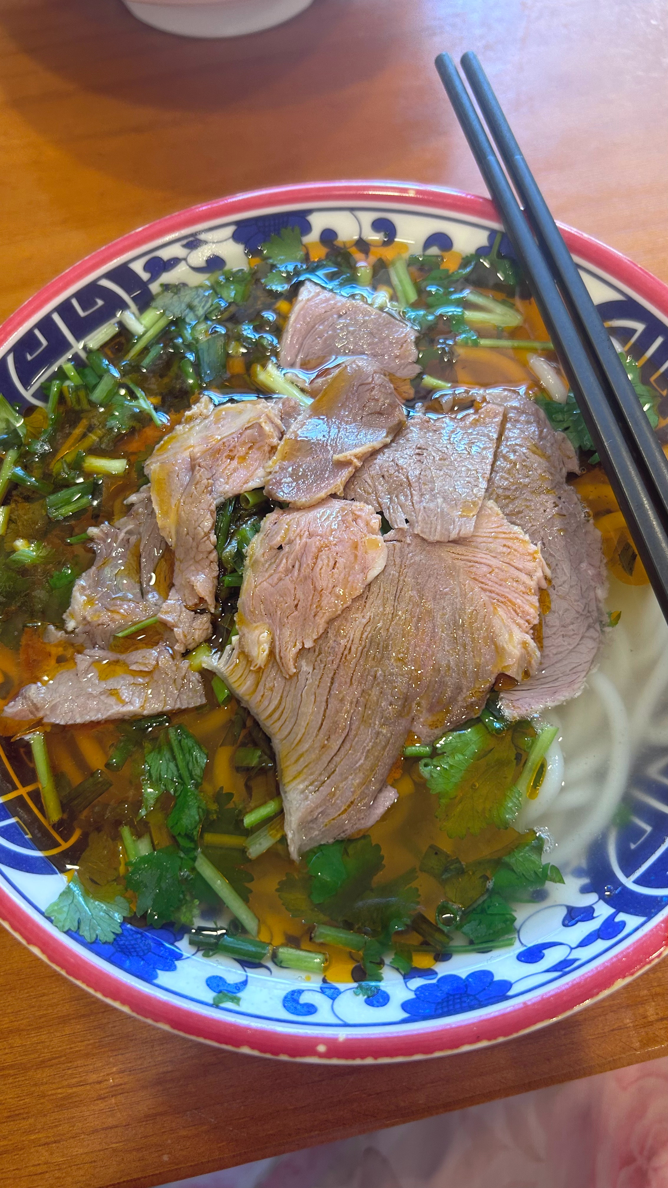 想了好久的羊肉米线，太美味了[舔屏] ​​​