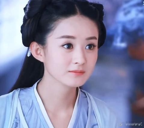 赵丽颖小骨长成师尊了赵丽颖《逍遥》海报，有一种小骨长成师尊的既视感！期待赵丽颖的