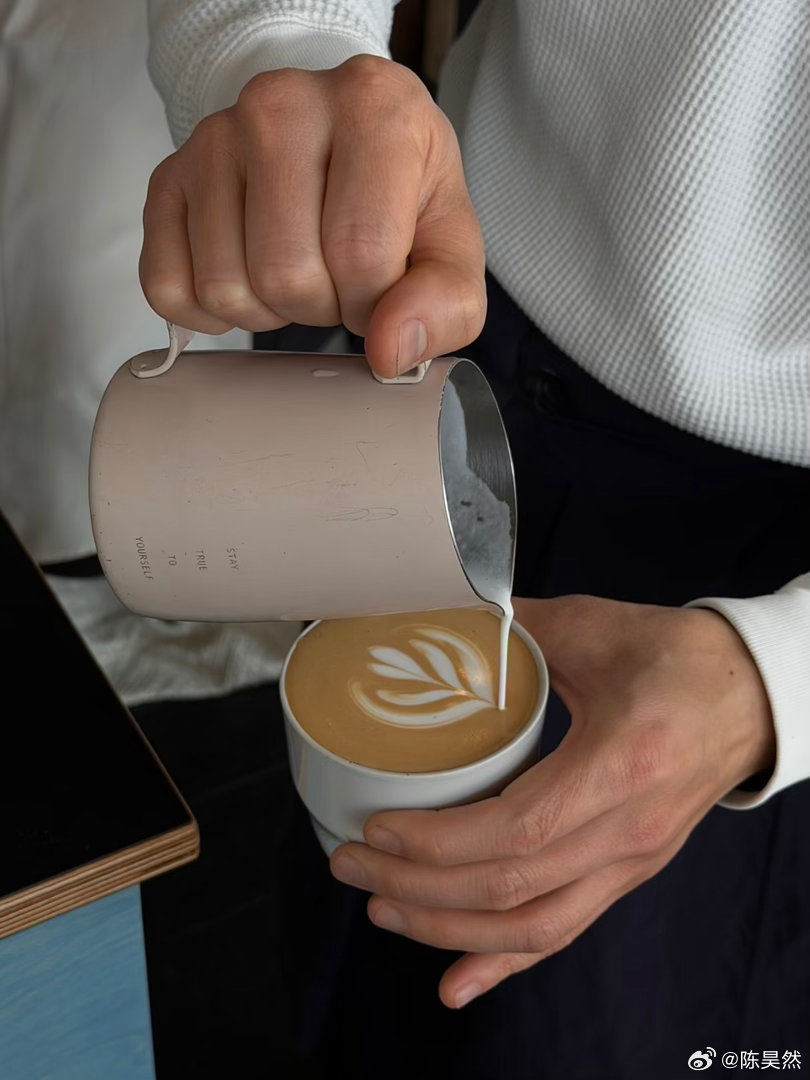 我没办法向任何人解释我的内耗与执着甚至我自己都没有办法理解。 