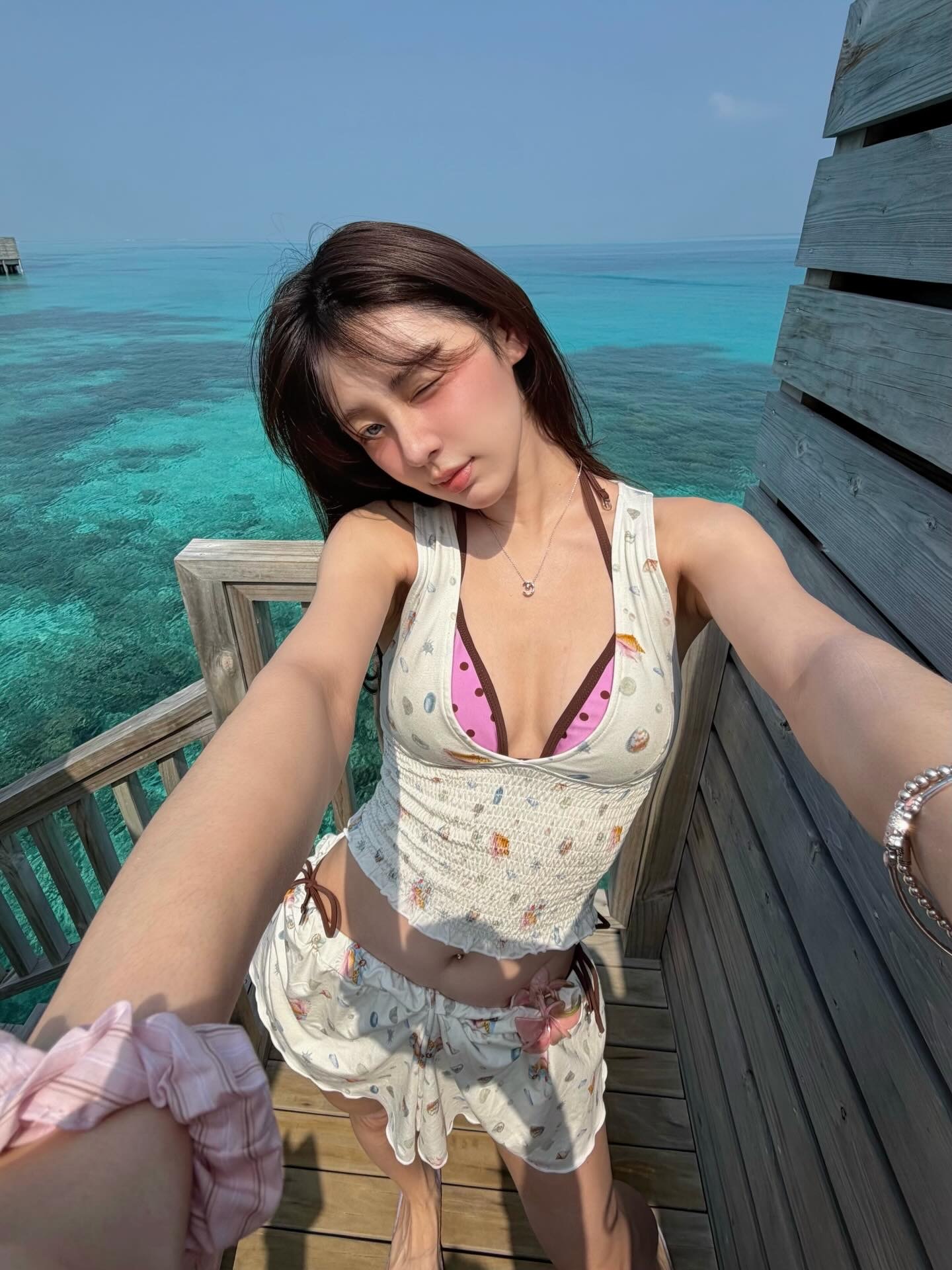 智妍ins更新 度假换乘恋爱 