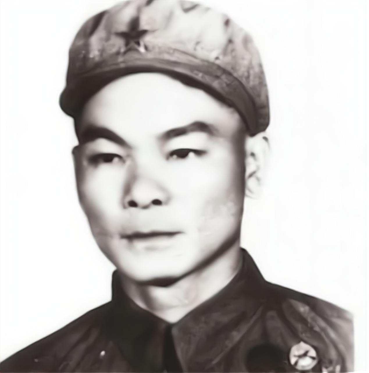 1951年朝鲜战场上，一个小士兵拿着一把枪，三颗手雷，把敌人三辆坦克给炸了，还把