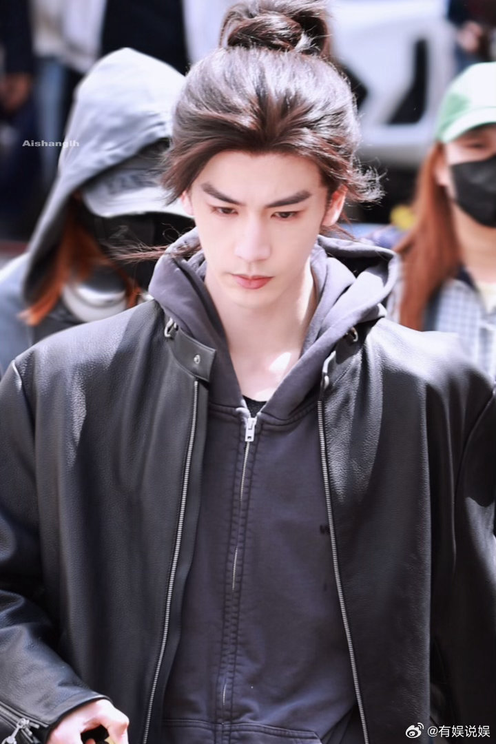 国家一级导演说张凌赫不是演员张凌赫帅成这样被bro说不是演员属于人之常情了张凌赫