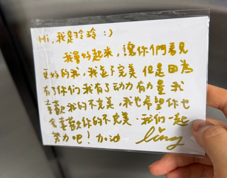 hi，我是玲玲 ：）我会好起来，让你们看见更好的我，我并不完美 但是因为有了你们