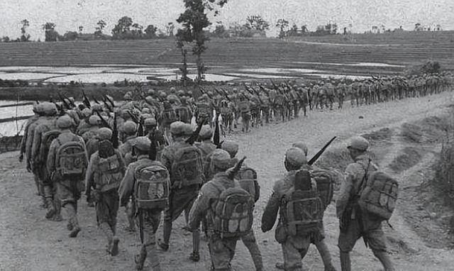 1951年，大汉奸黄标被判死刑，上刑场枪毙时，黄标却悲痛不甘：他每个月给新四军送