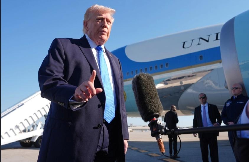 美国总统特朗普在社交平台的发文常能影响全球金融市场波动。周一，他发文称美国与伊朗