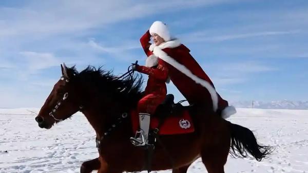 4月19日，贺娇龙的个人账号时隔100天再度更新，截至目前已发布6条作品，相关动