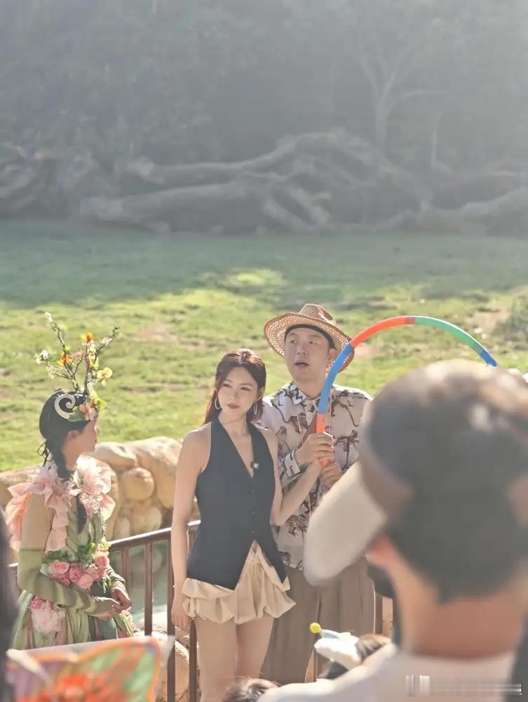 杜海涛给沈梦辰庆生，无人机在夜空拼出Sam公主，这一下得多少钱？你以为还是几年前