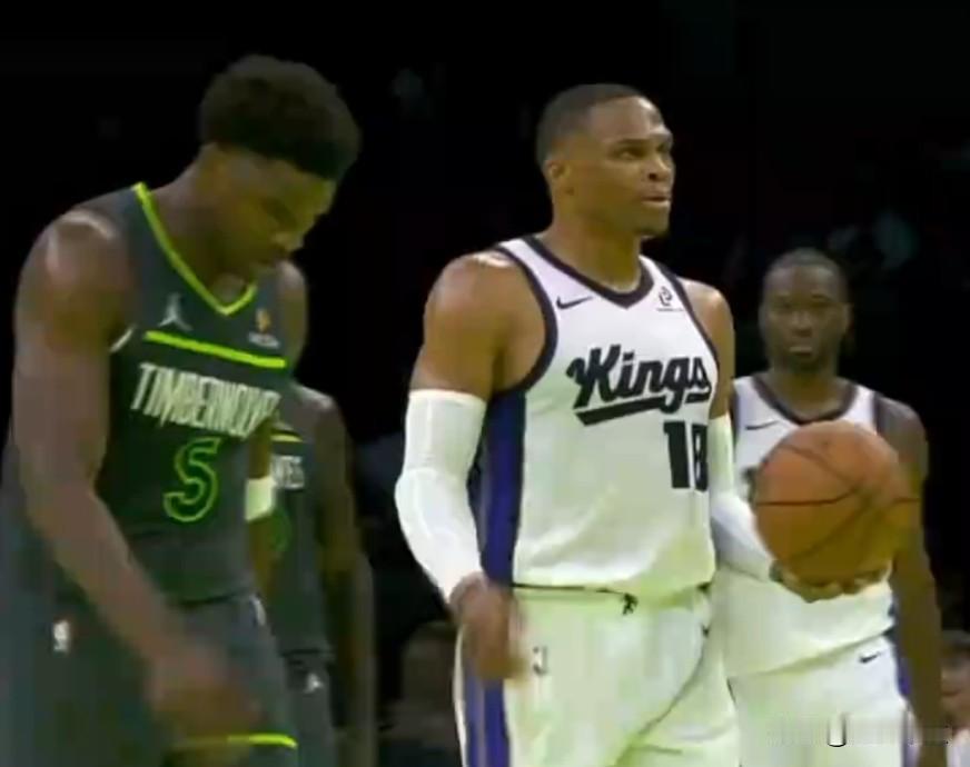 威少上首发施罗德替补！国王队终于认清现实，上威少增加首发的防守强度，保证传导球流