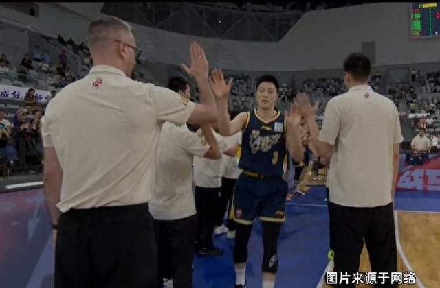 赢球不等于万事大吉！广东内线窟窿仍在，两大外援类型该如何取舍