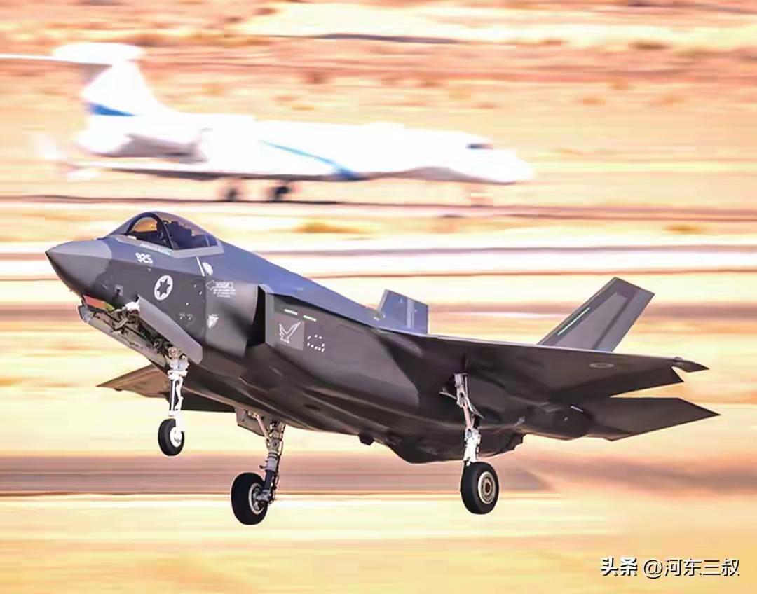 不在于什么武器先进落后，人心散了那才是要命的，老百姓看热闹，军人没心思打仗，如果