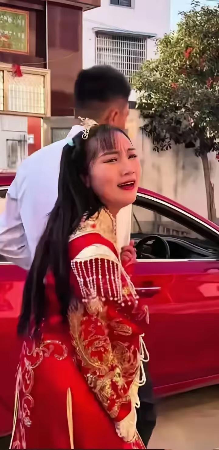 也是无语啦！
新郎不懂感恩和人情世故！退婚，新娘结婚当日，临走时要求新郎陪自求跪
