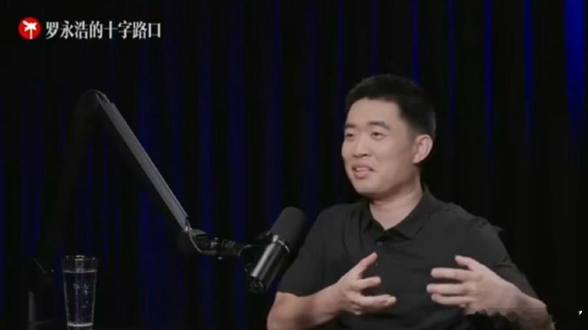 李想说只有他和雷军能做出超级产品刚刷到李想访谈里聊雷军那段，说雷总造车前专门跟他