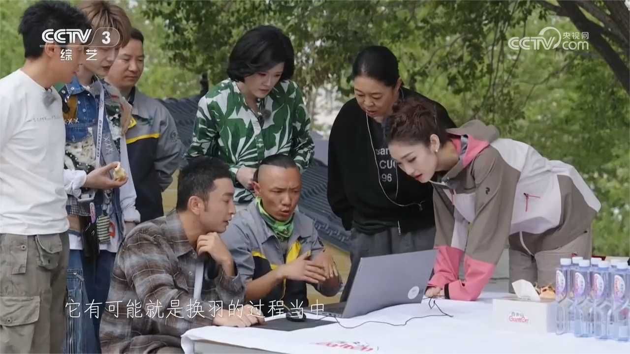 央视主持人蓝羽颜值丝毫不输一线女星，高清镜头怼脸拍，美一大跳