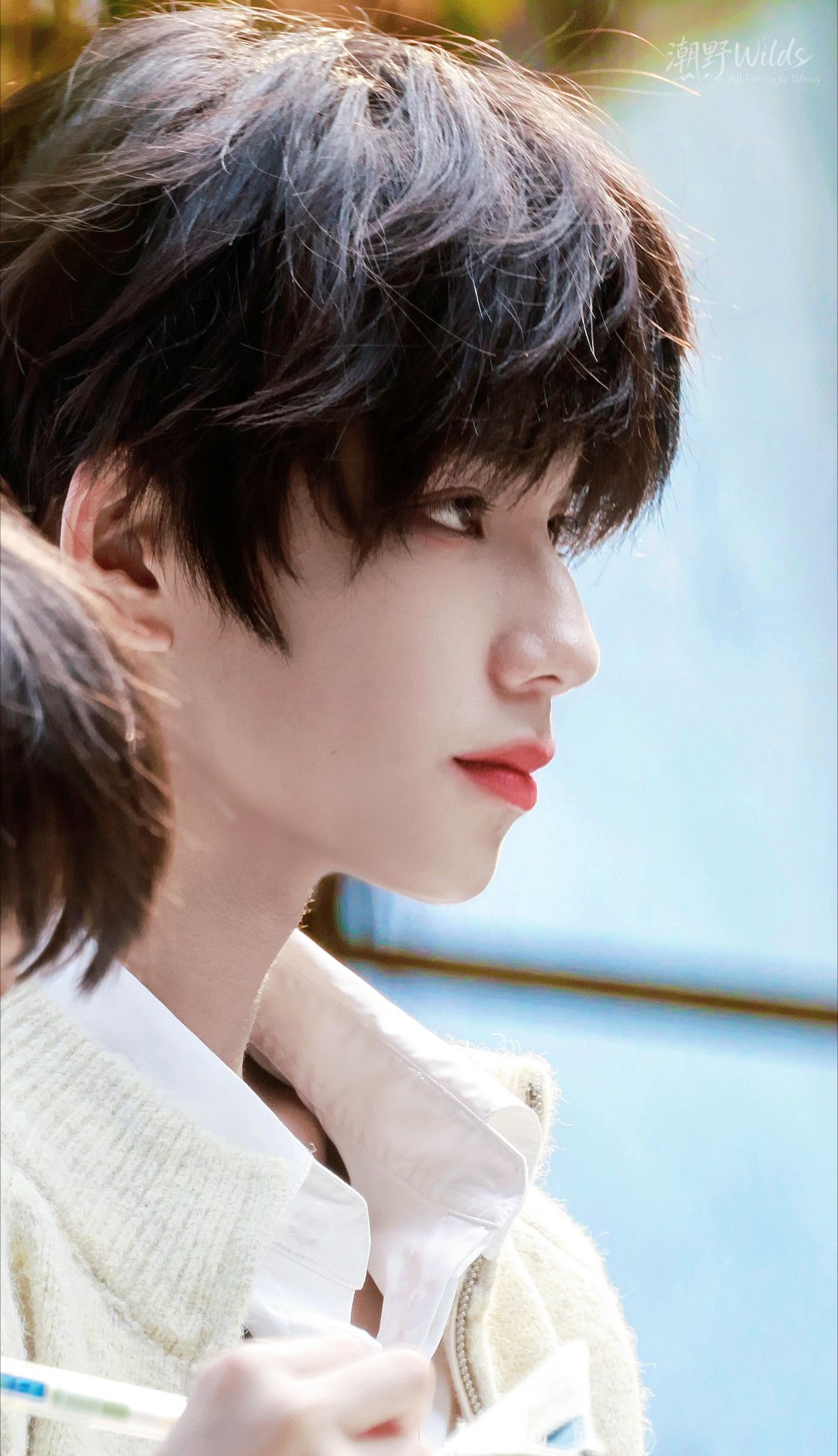 王橹杰野性骨相藏不住了王橹杰从软萌奶团子到冷感骨相男神，成长逆袭太绝，野性魅力藏