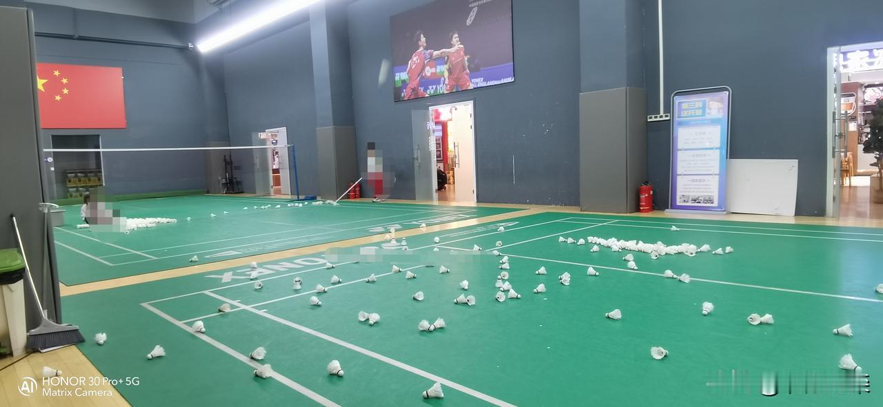 这种儿童羽毛球课外班，真正踏踏实实教学的教练太少了。
     我家小孩体质稍微