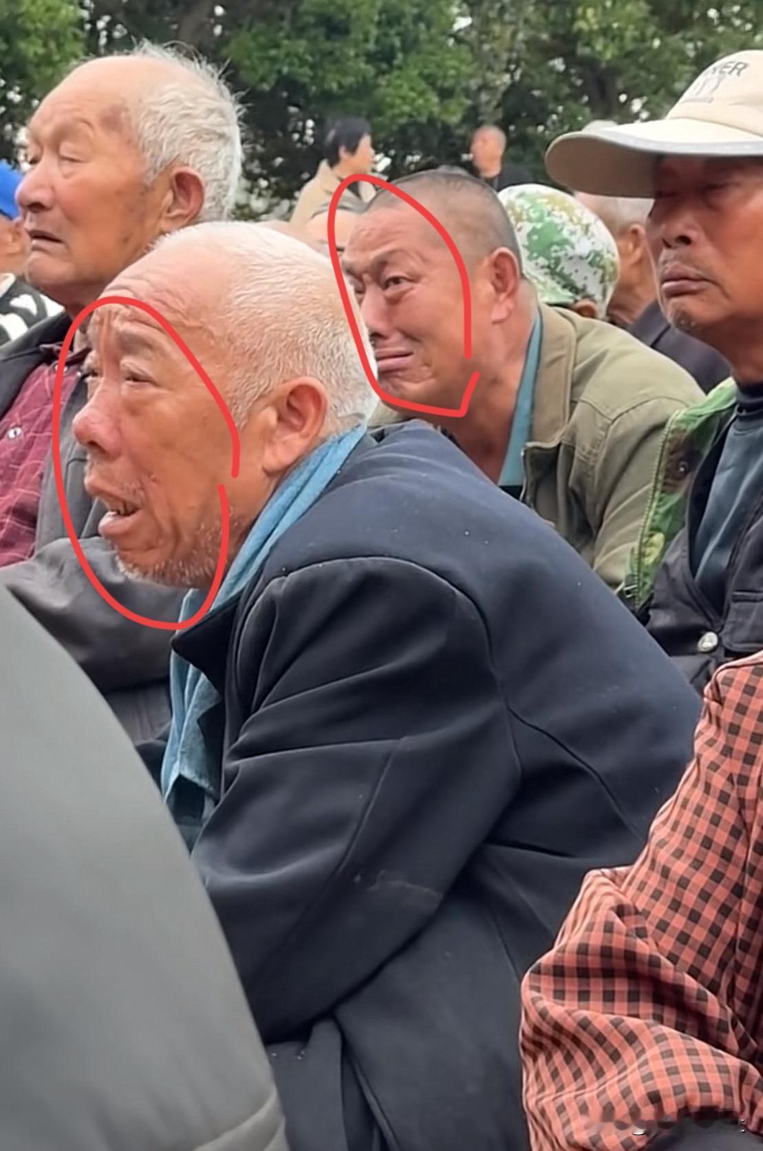 于河南那片广袤大地，白日里瞧着豫剧团的精彩演绎，戏里戏外，男人们的眼中又泛起了动