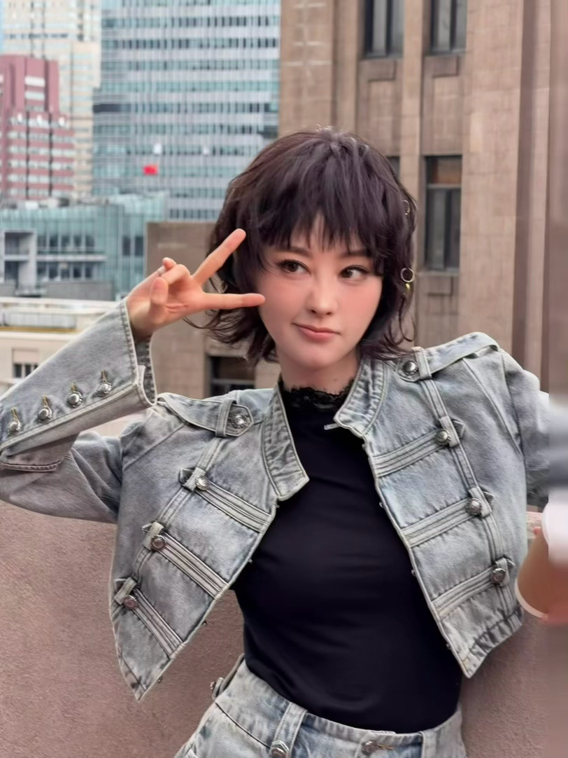 猫塑祝绪丹的人是天才祝绪丹短发酷girl短发放大了祝绪丹独有的魅力，网友的猫塑评