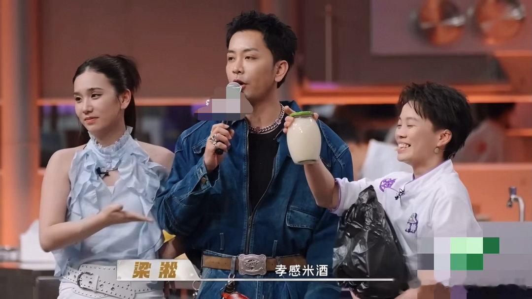 何美延梁淞再见爱人后再合体上综艺何美延梁淞这次不吵了 上次是辩论现场，这次是厨房