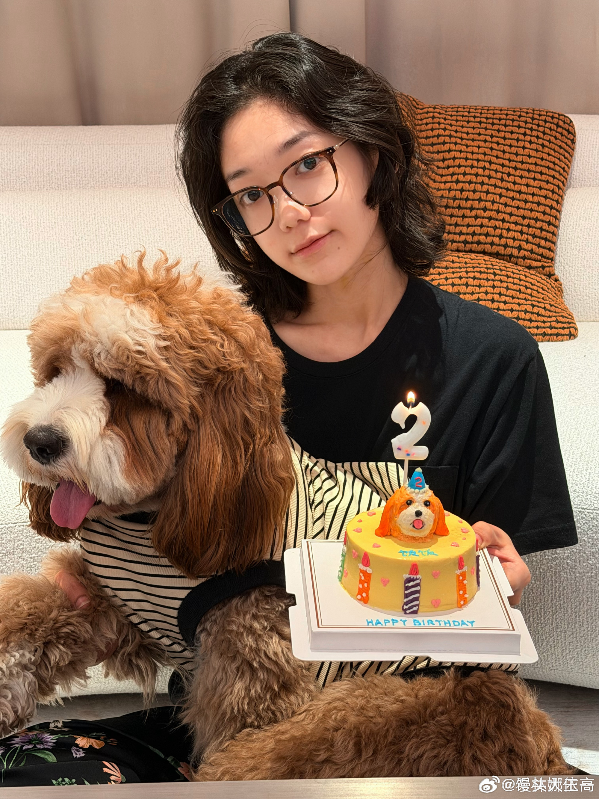 希林娜依高度假包里拿出了馕希林娜依高新疆人属性大爆发希林这波操作直接戳中我的笑点