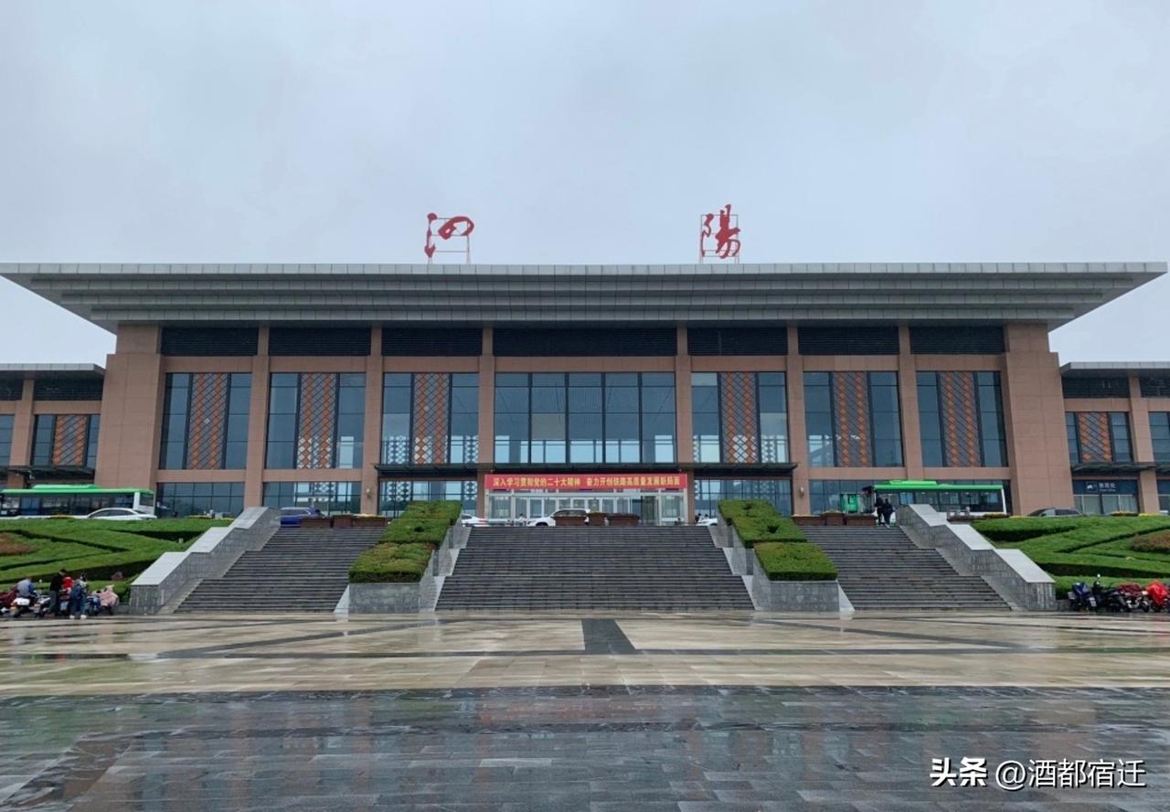 潍宿高铁作为京沪二通道的关键区段，正以350公里的时速向南延展，于洋河北站接入徐