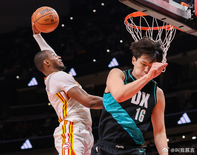 3月4日讯 本周一老鹰新援库明加在比赛中单臂隔扣了开拓者中锋杨瀚森，球队名宿威尔