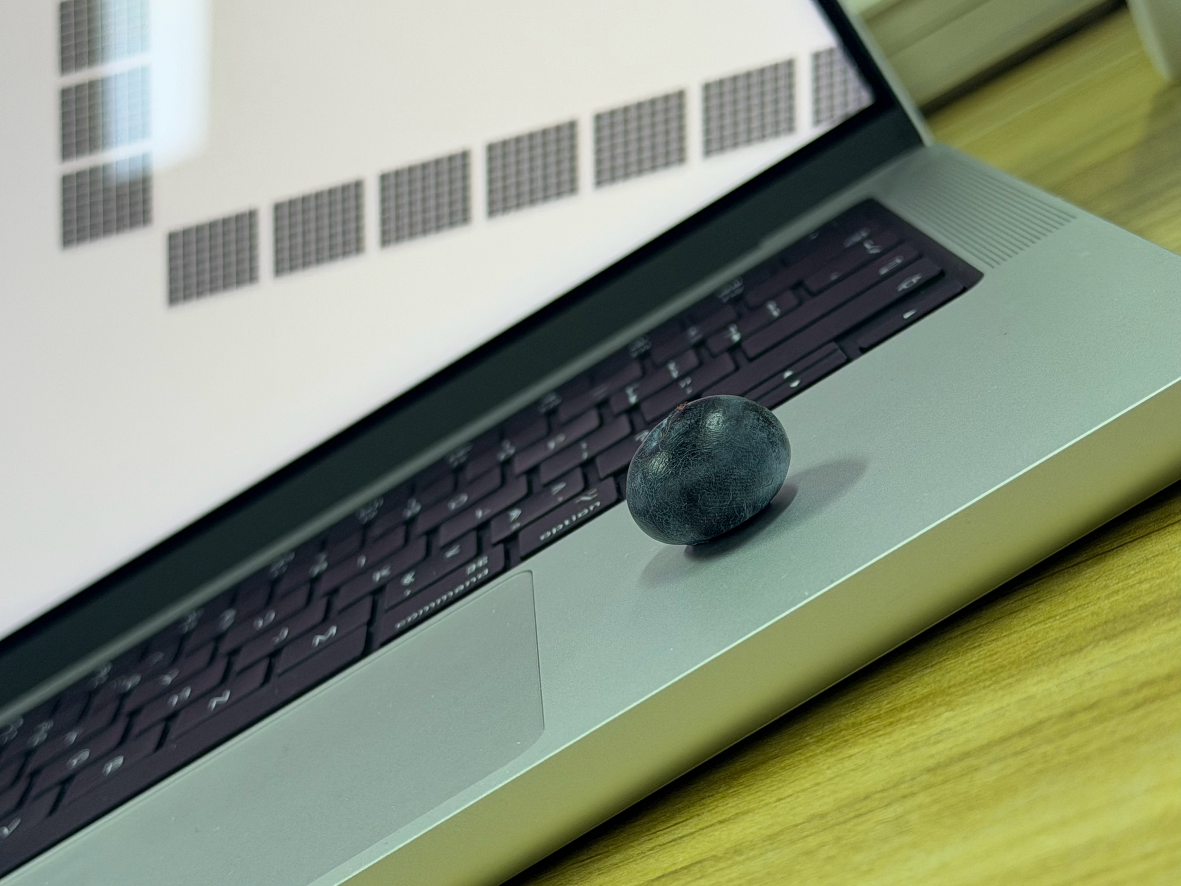 蓝莓价格大跳水了其实我觉得蓝莓的味道很一般般，但是我妈基本上隔三差五买回家，而且