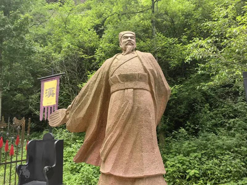 对诸葛亮的一生评价可用哪一句概括诸葛丞相，您以毕生心血践行